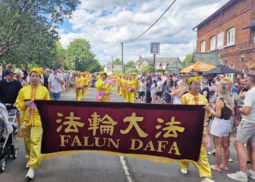 Image for article Memperkenalkan Falun Dafa di Goostrey Rose Festival di Inggris