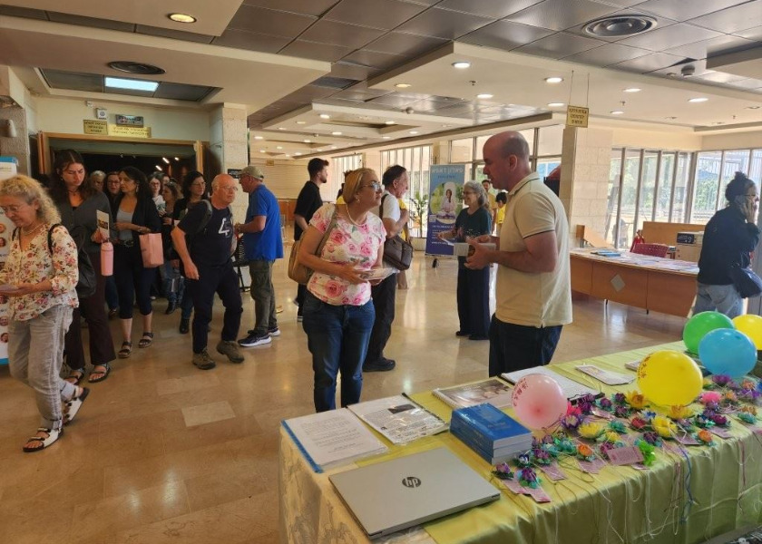 Image for article Israel: Praktisi Falun Dafa Memperkenalkan Meditasi sebagai Bagian dari Gaya Hidup Sehat di Pameran EatWell