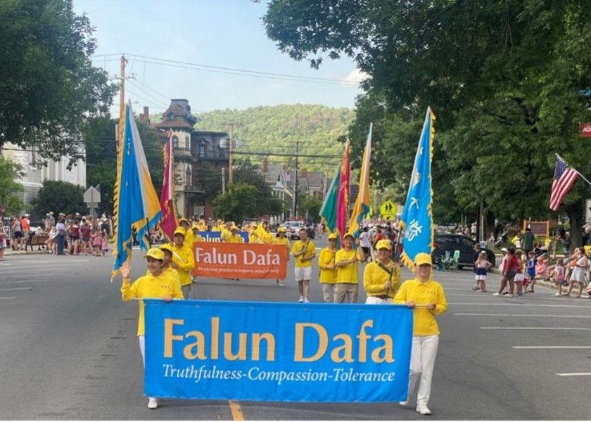 Image for article Praktisi Falun Dafa Disambut dengan Baik di Perayaan Hari Kemerdekaan Vermont
