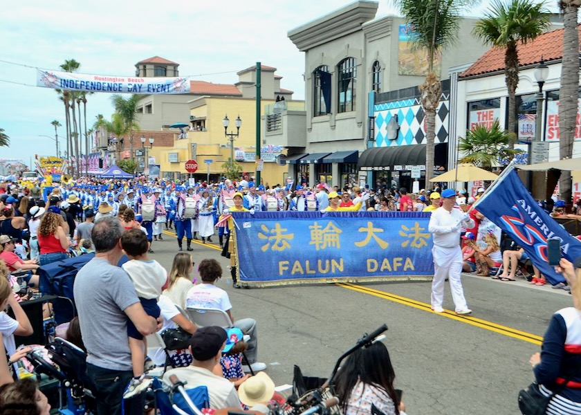 Image for article Huntington Beach, California: Tian Guo Marching Band Bergabung dalam Pawai Hari Kemerdekaan 4 Juli