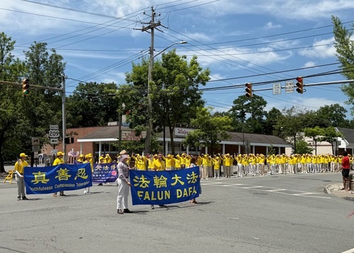 Image for article Pennsylvania, AS: Falun Dafa Disambut di Pawai Hari Kemerdekaan Pike County