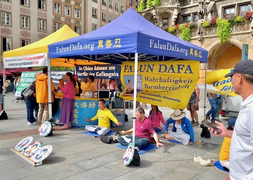Image for article Jerman: Orang-Orang Memuji Falun Gong dan Mengecam Penganiayaan selama Kegiatan Munich