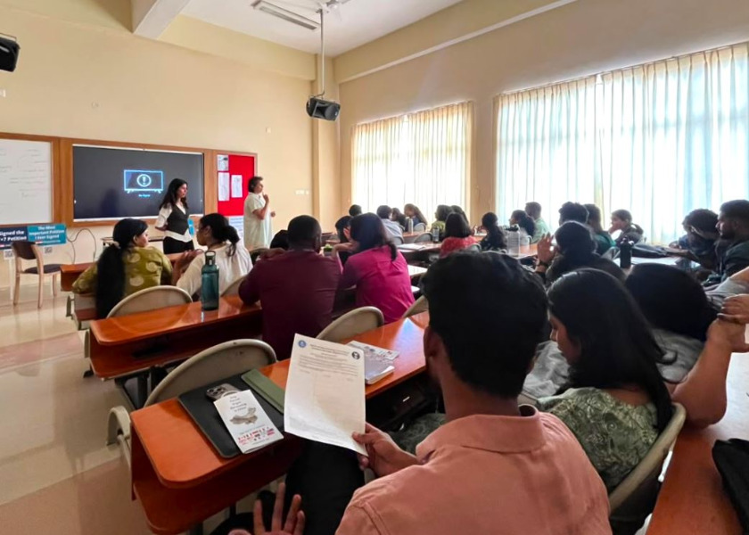 Image for article India: Mahasiswa Universitas Mengetahui tentang Penganiayaan Falun Dafa dan Pengambilan Organ Paksa Tiongkok